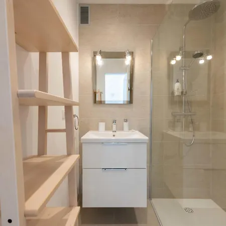 2-br With Terrace Near Centre *